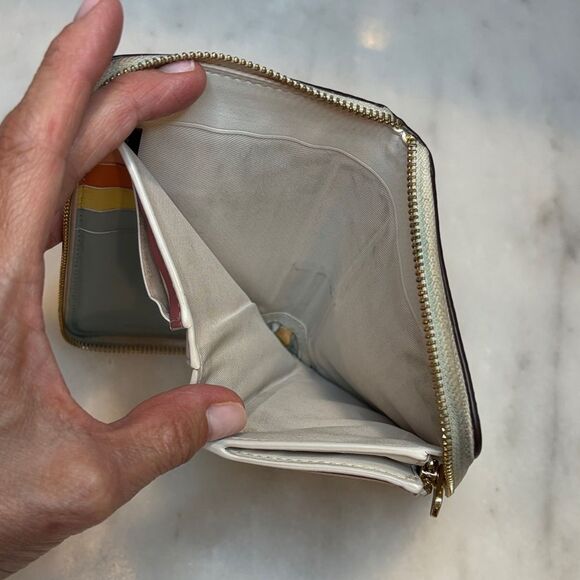 Coach Ivory Pebbled Leather Full Zip Wallet HTF - Picture 14 of 16